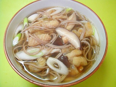 焼き鶏皮入り蕎麦